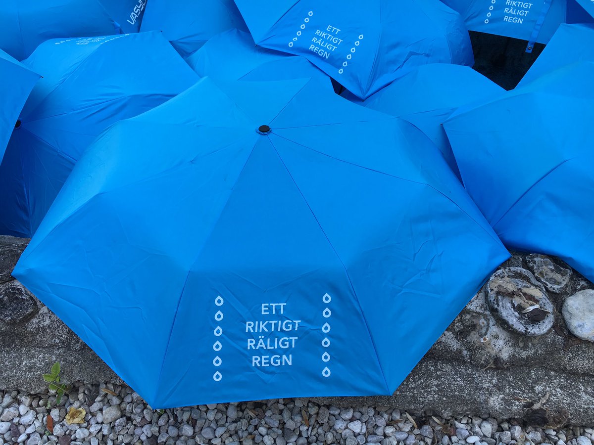 Tack <a href="/VASYD/">VA SYD</a>! Paraplyerna var 👍 imorse då vi väcktes av ett riktigt räligt men välkommet regn.#vattenforum #almedalen