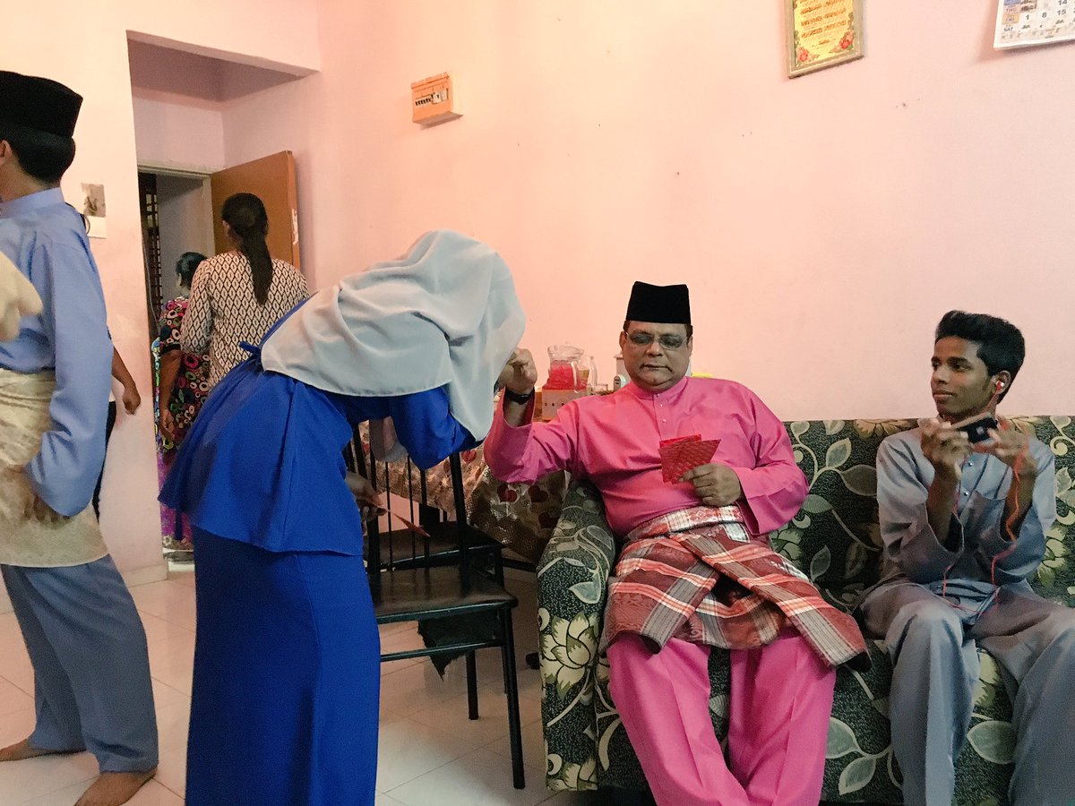 harridzsmohan's tweet photo. TS @m_kayveas 1st #shawal Beraya Di Flat Tmn Mulia Jaya @logabalamohan @TengkuAdnanReal #WP https://t.co/wVy6kiP6jg