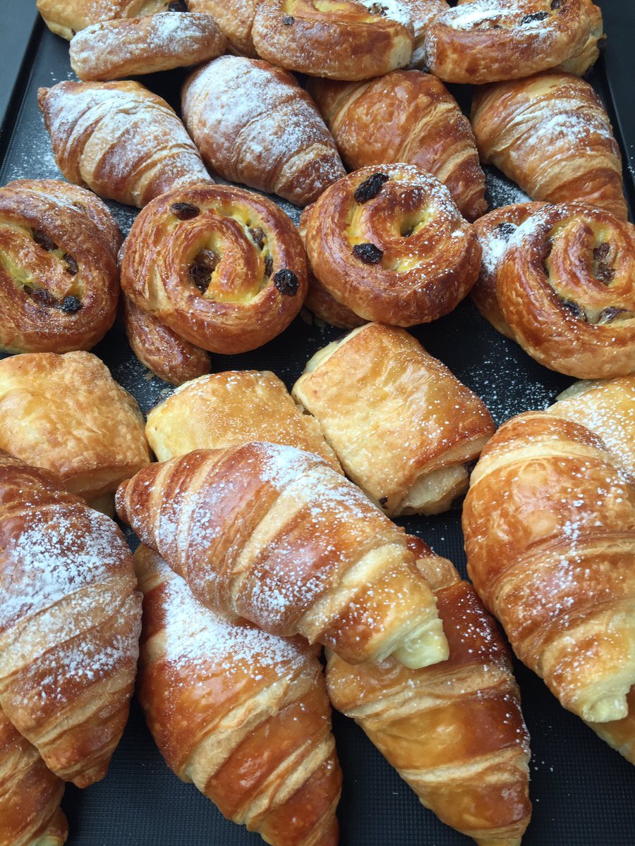 CorkieMoore's tweet photo. Lovely morning for it @ukcitrixug meeting today. Pick up your breakfast &amp; copy of the #VDIguide @AtlantisSDS https://t.co/w13TMX4GFO