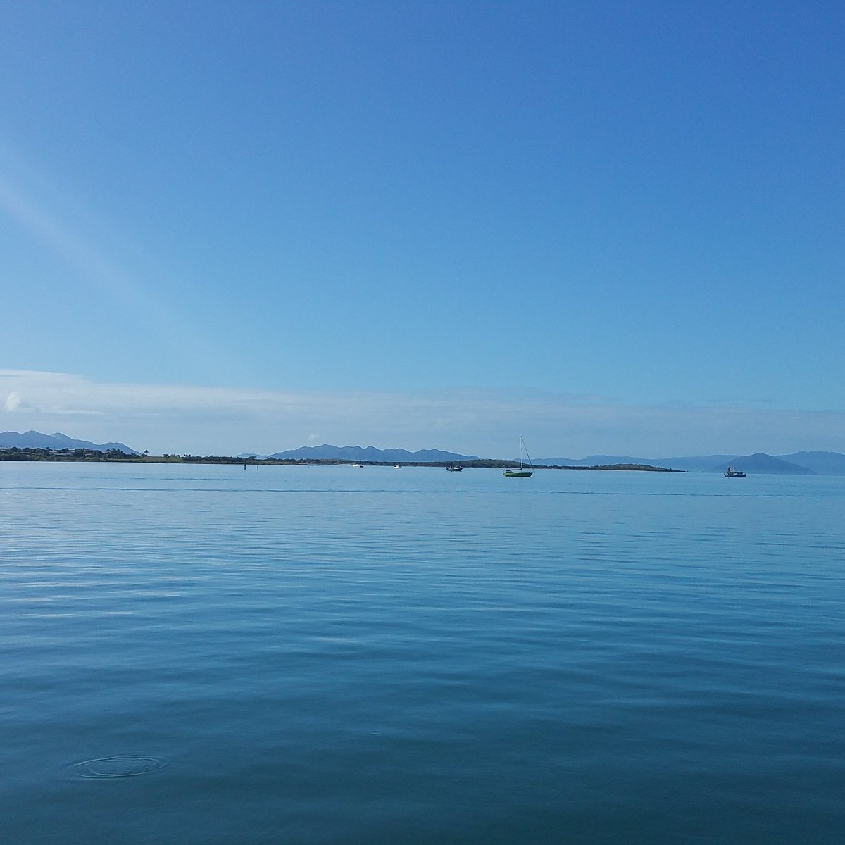 The weather is amazing at the moment in #beautifulbowen. #visitbowen #calmocean #blueskies