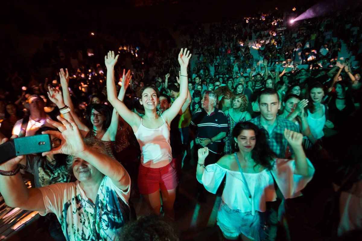 imambaildiband's tweet photo. Ένα μεγάλο ευχαριστώ για μια υπέροχη έναρξη καλοκαιρινής περιοδείας! photo credits Elias Joidos! https://t.co/ec8SbkJRTG