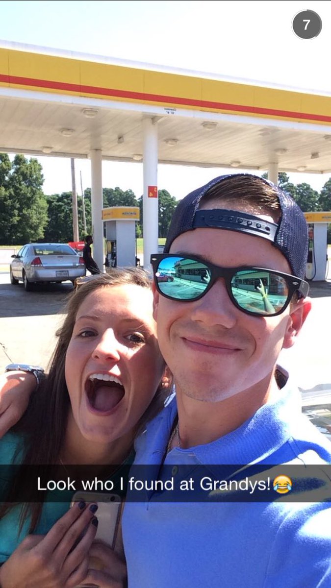 amy_south8's tweet photo. Happy birthday punk! See you on the beach 🌴🍤☀️ @Mattyboy9614 https://t.co/viTNhYeyqQ