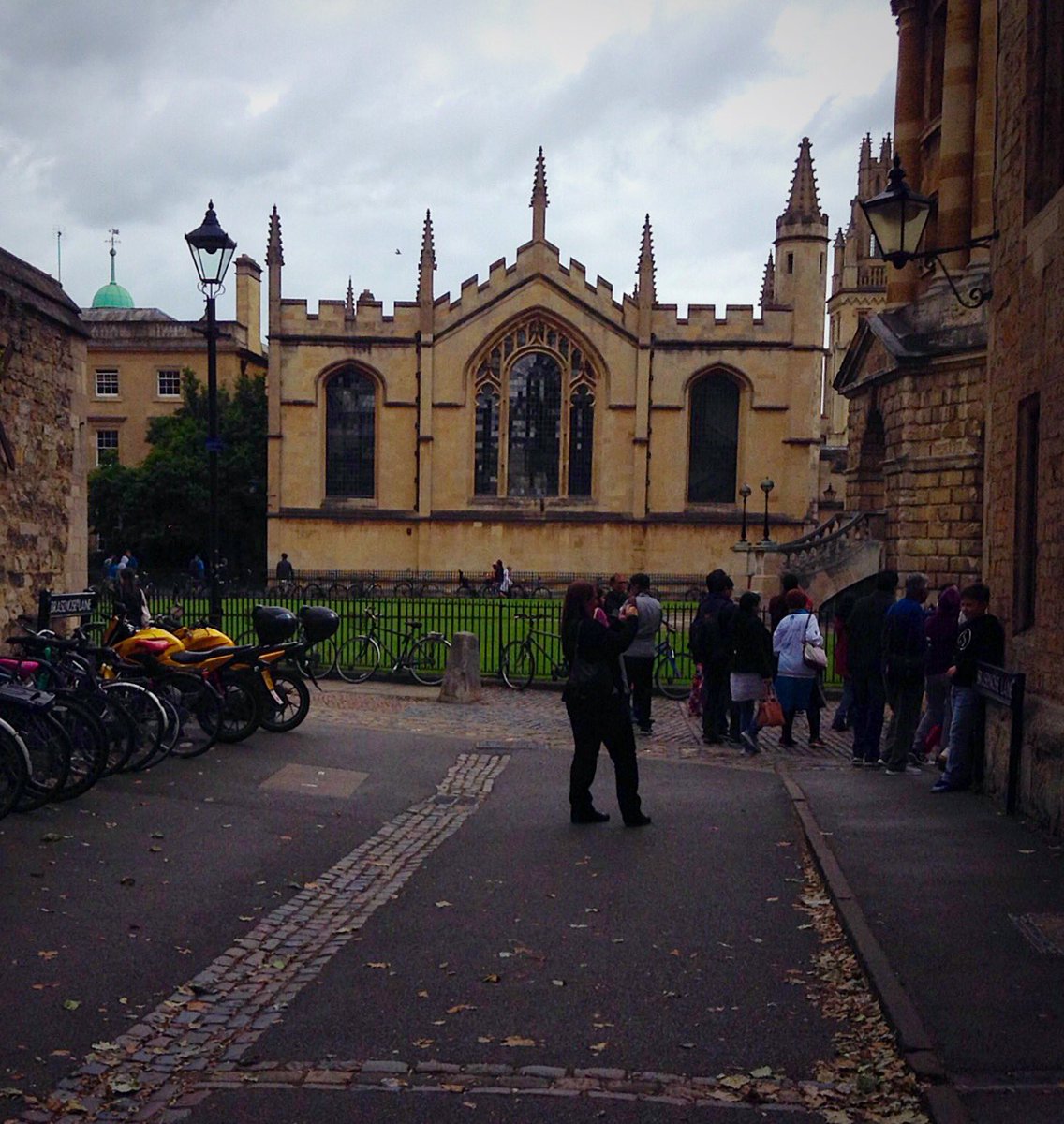 drnihargite's tweet photo. Today we visit the #University of #Oxford and #BrasenoseCollege and later #LondonMuseum with #VIPBagsIndia #TravelUK https://t.co/okL2Y9larB