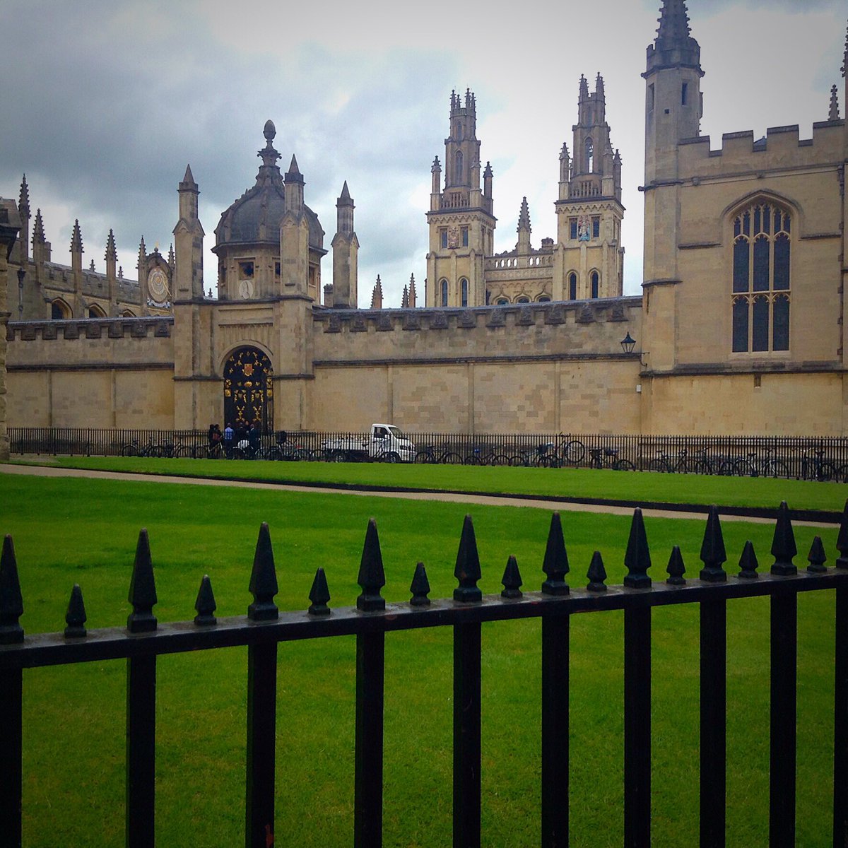 drnihargite's tweet photo. Today we visit the #University of #Oxford and #BrasenoseCollege and later #LondonMuseum with #VIPBagsIndia #TravelUK https://t.co/okL2Y9larB