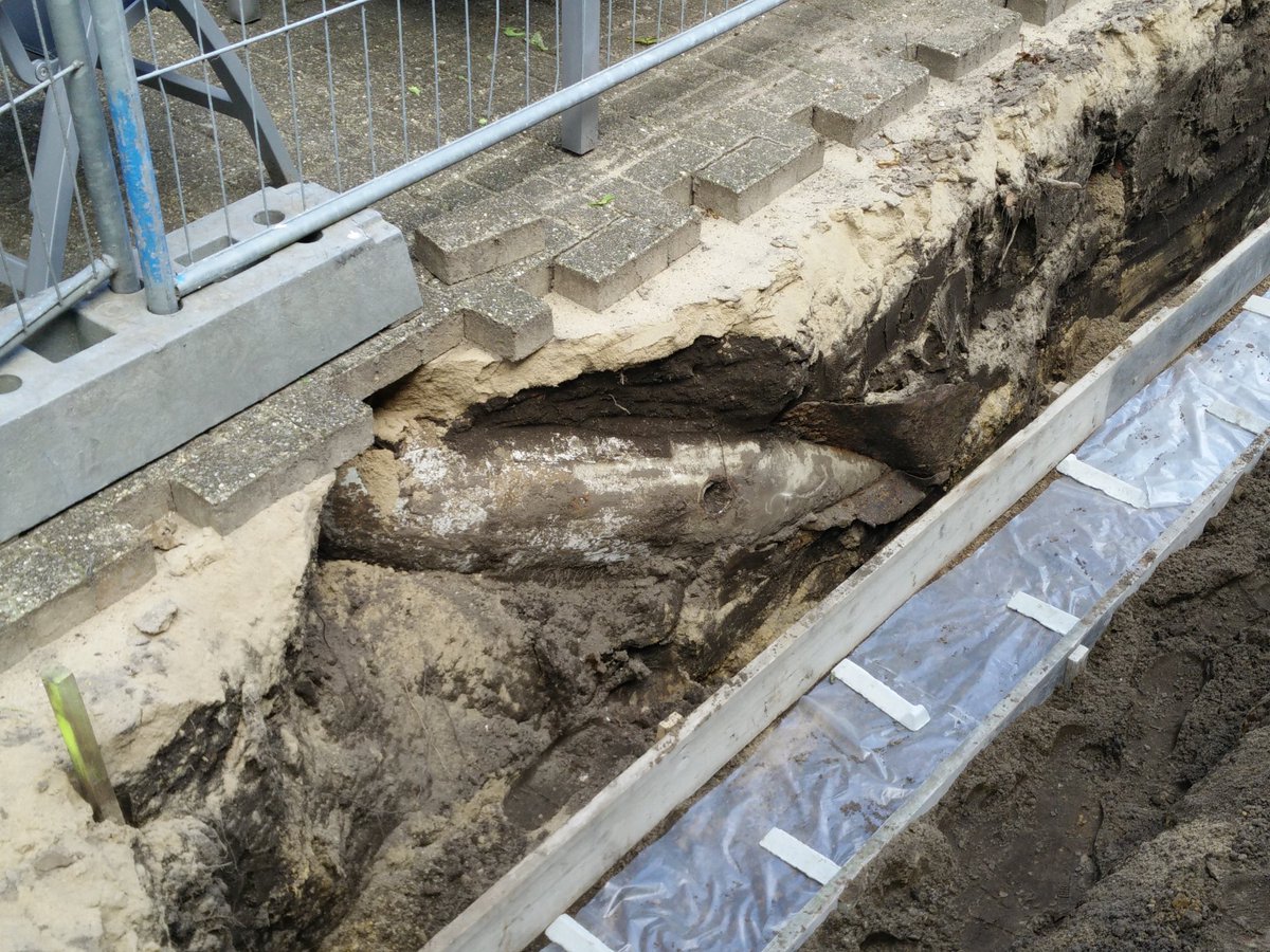 Vanmiddag hebben wij deze forse #vliegtuigbom gevonden in #Lichtenvoorde. De EOD maakt hem onschadelijk. #bom