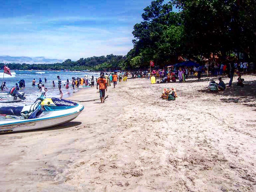 tonimasterpiece's tweet photo. It's a holiday season at Carita Beach, Banten, Indonesia 🏖 https://t.co/zCO1EVGVVr