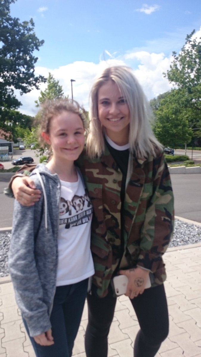 J0J0591's tweet photo. @MelinaSophie omg ich habe gerade Melina getroffen 😱 https://t.co/oXxjKT6OtT
