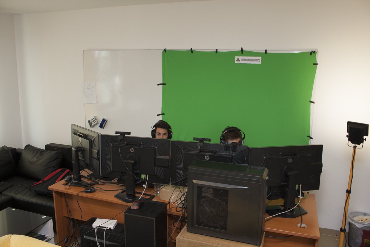 serveromat's tweet image. Minecraft Server zdarma za follow na Twitch twitch.tv/serveromat 
Web: serveromat.com