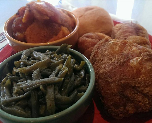 WhenInVirginia's tweet photo. Happy #NationalFriedChickenDay! Our picks for Virginia's best fried chicken! https://t.co/sV7KgAzEjZ #wheninvirginia https://t.co/Iy5nIjtqCI