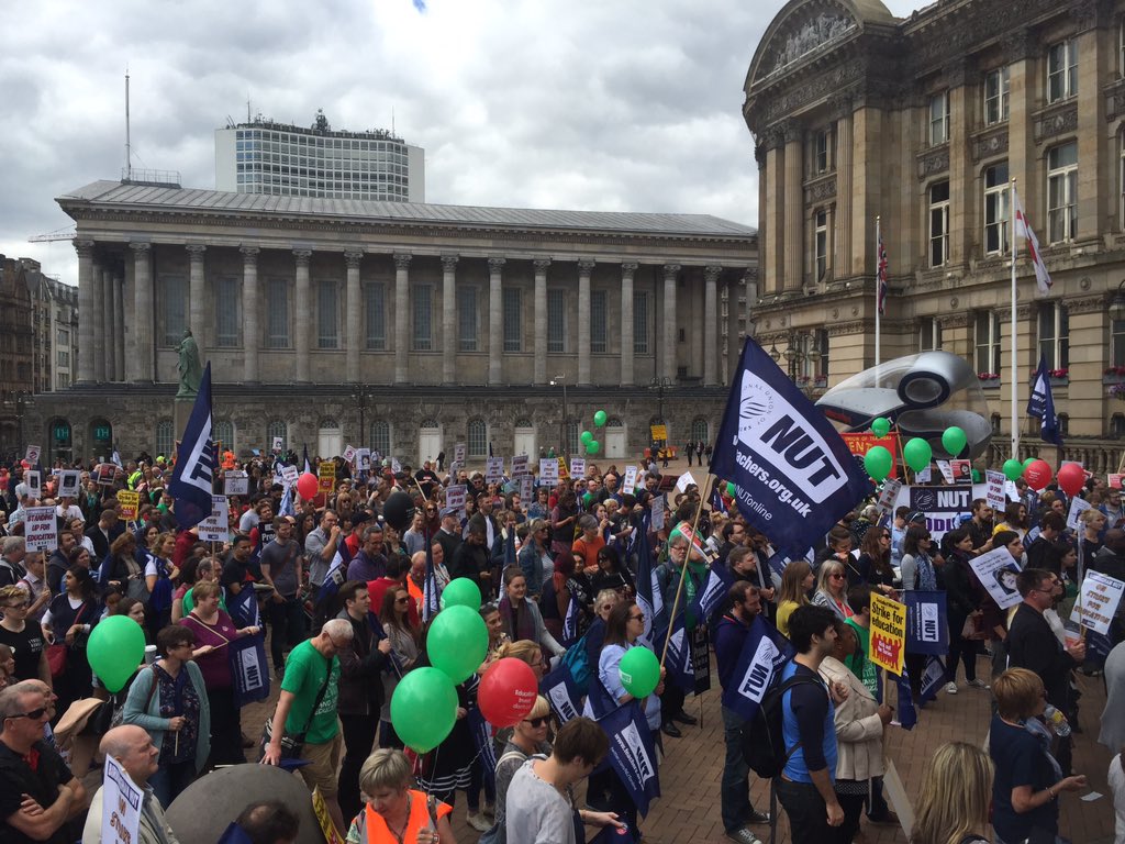 BirminghamNEU's tweet photo. @dprees92 Great photos &amp; speech at rally yesterday fantasic.Many great speakers were there to #standup4education https://t.co/glUjxyHW53