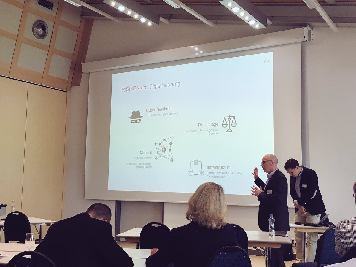 michelestofer's tweet image. Risiken der Digitalisierung am #digitsummit @Flughafenregion