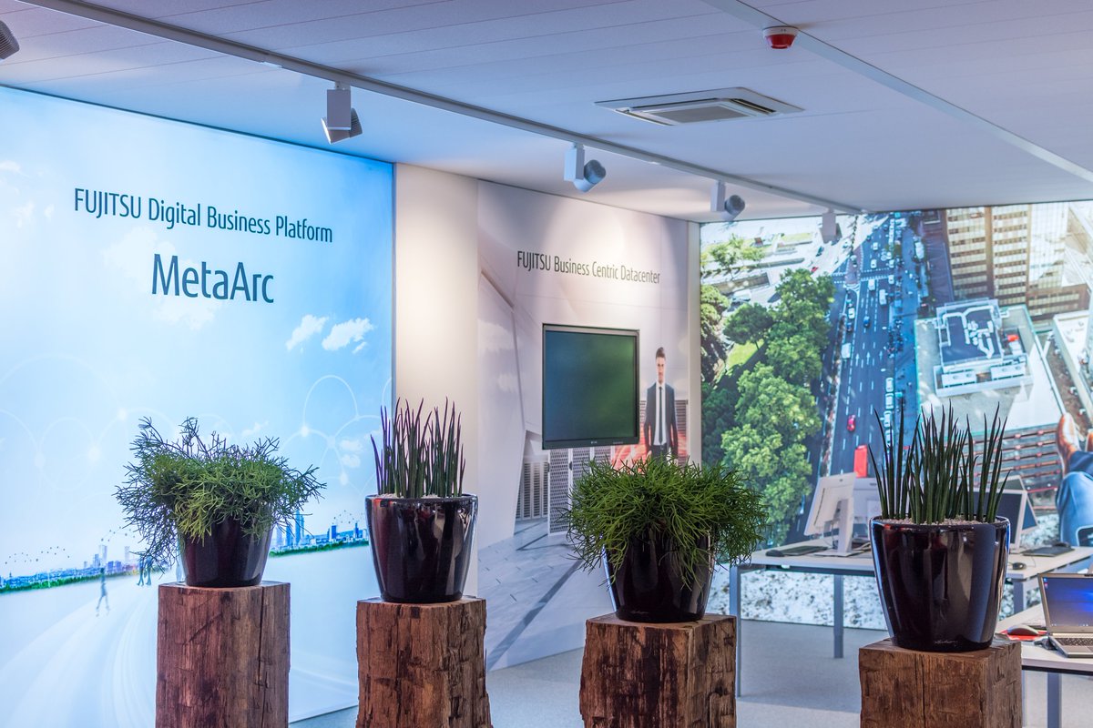 ppp_nederland's tweet photo. Weer een mooie restyling mogen uitvoeren @Fujitsu_NL. #peesdoek #backlit #lifesizer #raamfolie #textieldoek https://t.co/rQtfV11FQJ