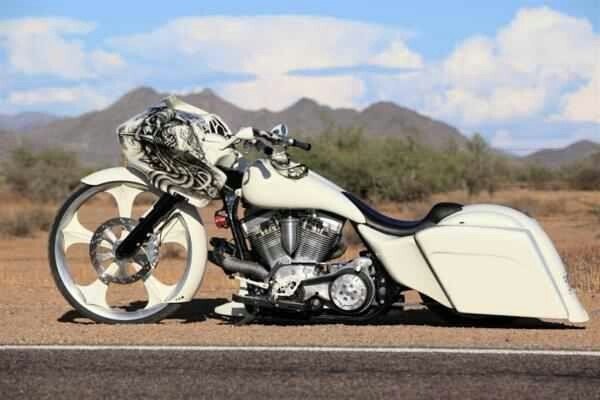 J88FR's tweet photo. #goodmorning bro's &amp; sist's 😎 ✌ 🍻 
#custom #bagger #roadglide https://t.co/tPIbvyKZF5