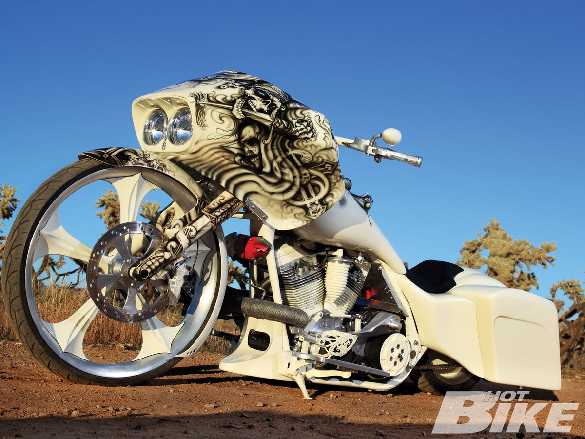 J88FR's tweet photo. #goodmorning bro's &amp; sist's 😎 ✌ 🍻 
#custom #bagger #roadglide https://t.co/tPIbvyKZF5