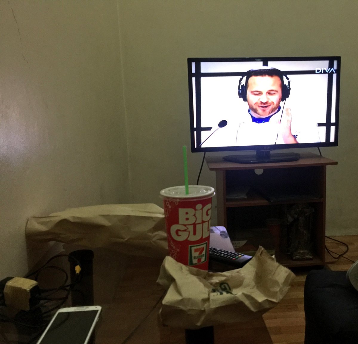 makoy____'s tweet photo. My new fave show...@fork_knife @ChefRobRossi #chefinyourear https://t.co/NaeizBIpow
