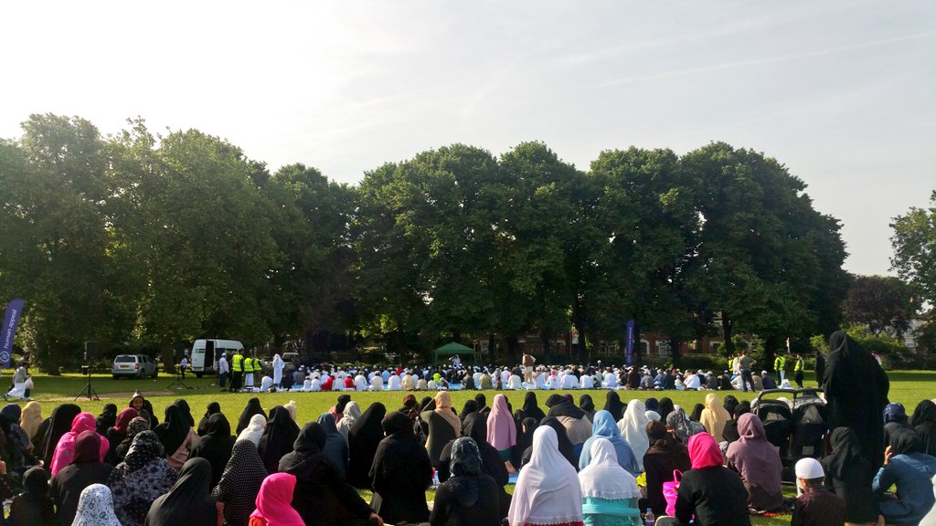 Tahmina_Rahman's tweet image. Great atmosphere celebrating Eid in Plashet Park. Glad to be a part of this community gathering! #EidMubarak #Newham