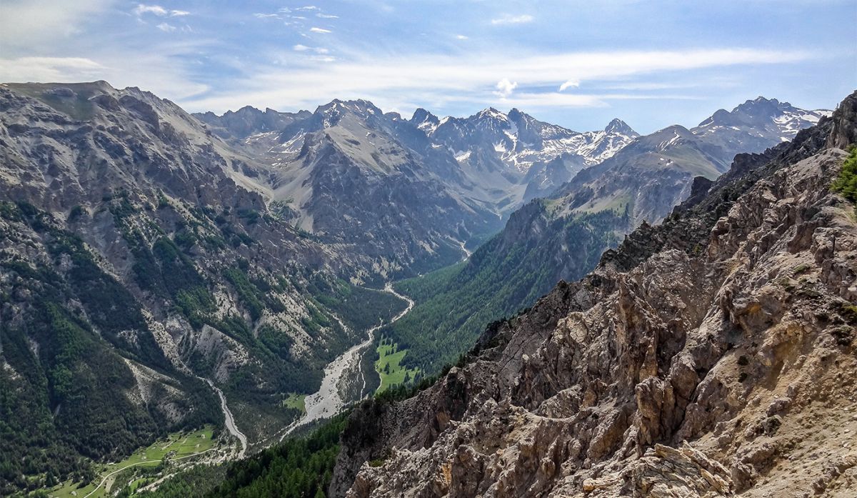 FranceMontagnes's tweet photo. Plutôt Seigneur des Anneaux ou Hello Kitty ? Nos 10 paysages à admirer cet été sont par là ➡ https://t.co/NXSroSBInp https://t.co/jPbZg06UQX