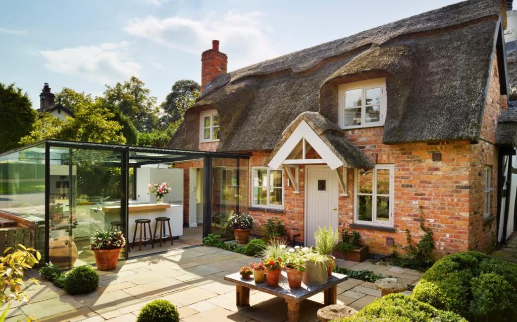 Don't move, improve! Here's how to add a creative extension to a period home telegraph.co.uk/property/house… #property