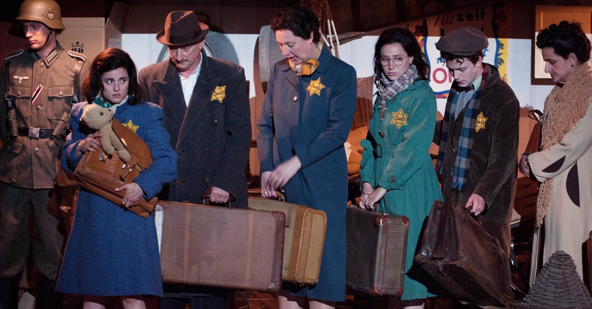 74 jaar geleden dook familie Frank onder in <a href="/HetAchterhuis/">Anne Frank</a>. Beleef het in <a href="/Theater_Adam/">Theater Amsterdam</a>. bit.ly/Annetickets