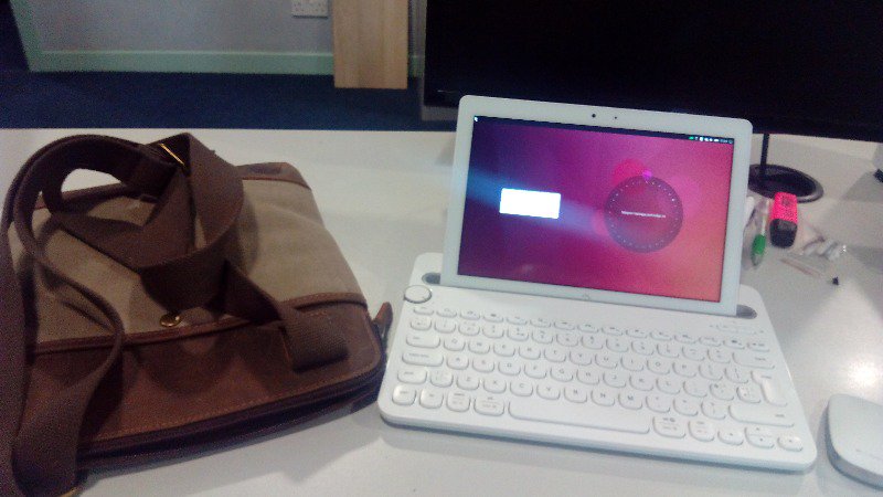waynepaulward's tweet image. So loving my ubuntu m10, the system is shaping up nicely, plus my lakeland leather messenger bag #ubuntutablet