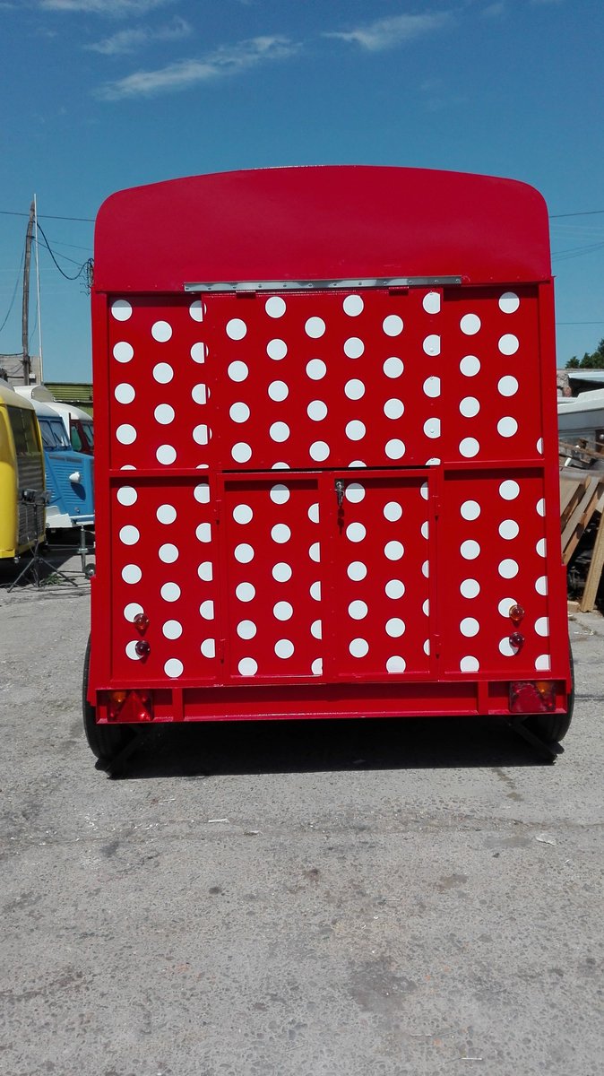 Preciosa #foodtruck que se va para repartir gastronomía española por Bucarest! <a href="/AlioliBucharest/">Alioli Restaurante</a> #foodtrucks