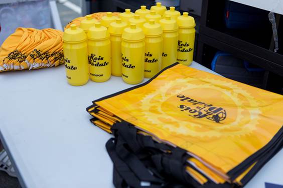 RT pour tenter de gagner un kit @Roisdelapedale composé d'un bidon, d'un sac et d'une casquette #TDF2016 #LesRP