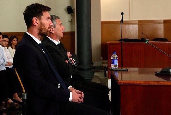 lequipedusoir's tweet photo. Fraude fiscale : 21 mois de prison (avec sursis) pour Messi ! https://t.co/Lz9zG8l9Jn