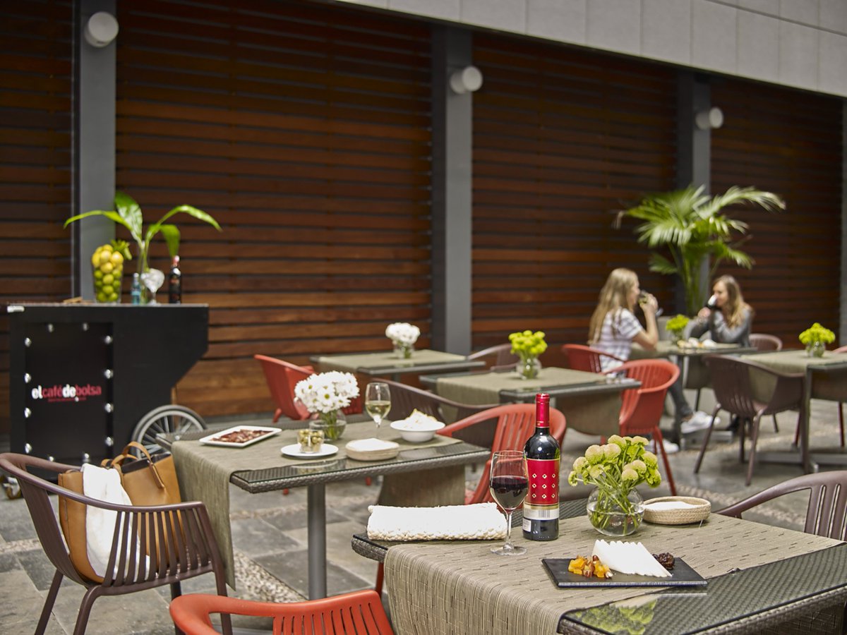 ¿Sin planes para el finde? Llegan las noches de música al @H_MolinaLario. Todos los viernes del mes desde las 21.30h