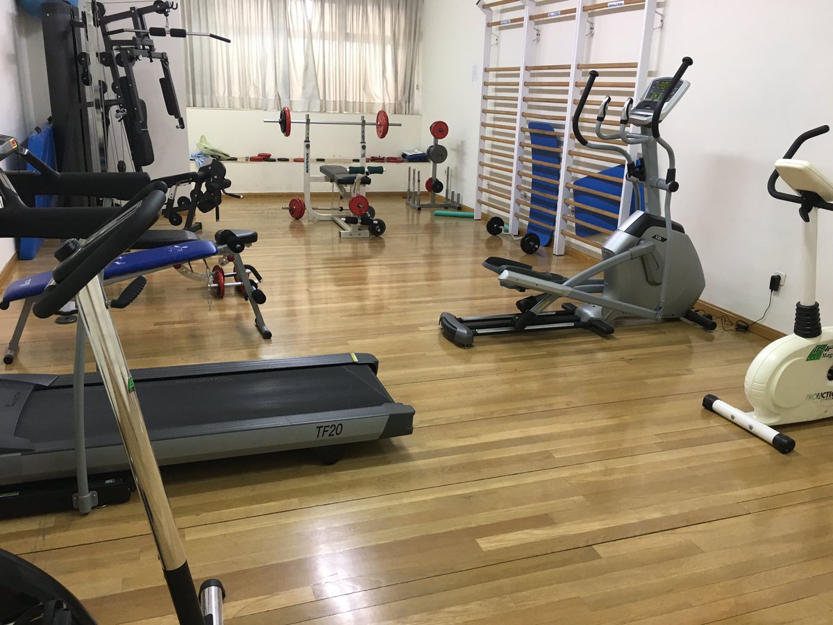 TearAcl's tweet photo. traveling abroad &amp; found this in the building i'm staying at👌🏼ready for some early mornings here https://t.co/NGByxAsItf