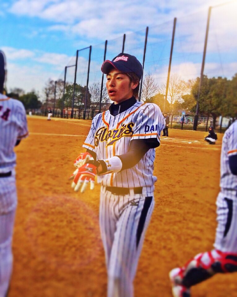 小山将太郎 180cm69㌔ 右投左打 外野手

下位打線の要の存在。
この男が打つとチームが乗る！
どんな球でもくらいつく、嫌らしさと、選球眼が武器。
また、長距離も打て、まさに乗らしたら危ない男だろう。