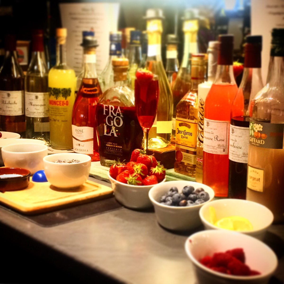 symposiumidle's tweet photo. Set to add some sparkle to your fizz @winesandwhisky @MarketTownTavs @AperolSpritzUK @Martini_drinks @BepiTosolini https://t.co/bNxgWVABOR