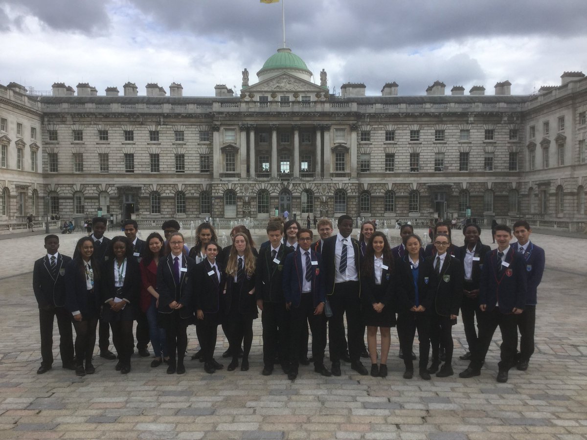 HFexperience's tweet photo. Y10 group photo celebrating our Summer School with King's College, @BrilliantClub @LSEPhilosophy &amp; @cthebigpicture https://t.co/Ulb3maeOVZ