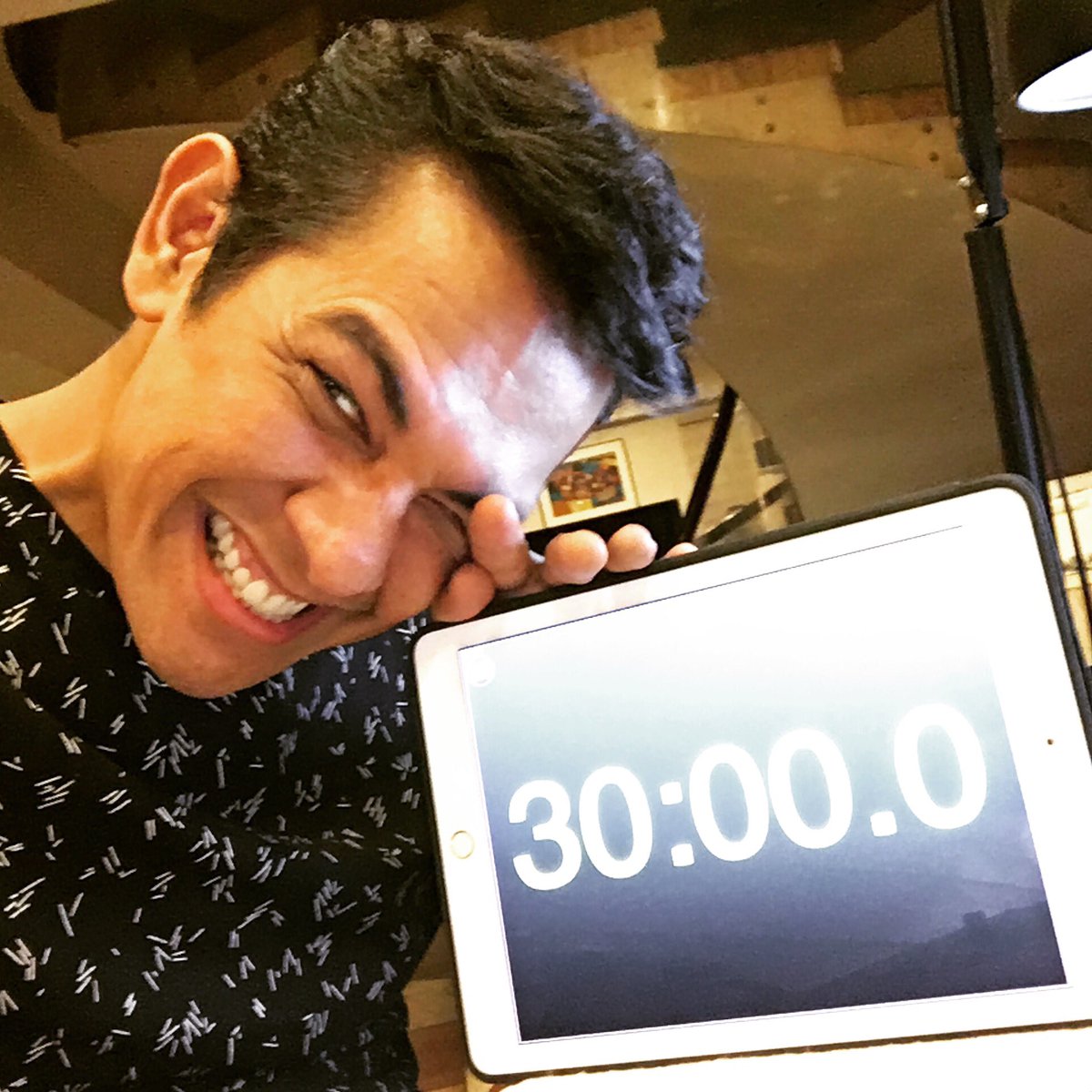 GaryValenciano1's tweet photo. 30mins to tonight's session on #GaryVChatChooseday
Join me and let's just chill together at 8pm on FB LIVE. https://t.co/xQ0arkcwdj