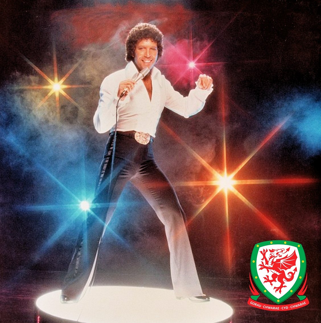 RoyalPier's tweet image. Witness the best semi since 1977 at Inn On with our #StartingXI and #FreeHotDiggityDogs. #PORWAL #WelshWednesday