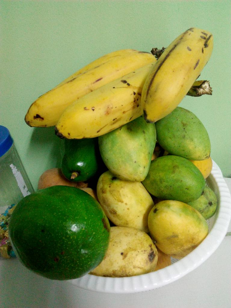 BorresMharz's tweet photo. Uhmmm! Yummy
#banana
#santol
#butong
#abocado
#mangga
Thanks for this mama.😊😊😊😊 https://t.co/fw0cqSlj4X