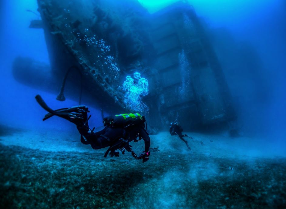 visitcyprus's tweet photo. The weather is so hot so let's go for a dive and cool off… 

#Cyprus #Diving #ScubaDiving https://t.co/eHSFoEVjTk