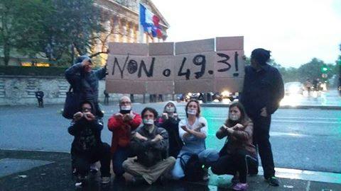 nuitdberlin's tweet photo. Die Regierung drückt das #LoiTravail durch. Demokratie: wo bist du ? https://t.co/DQ6T3nbf3J