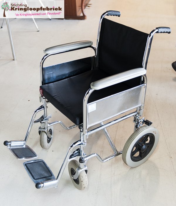 KringloopAlmere's tweet image. We hebben een nette #rolstoel staan in de kleur zwart! Wie oh wie zoekt er één? tinyurl.com/jdf8lu9 #kringloop