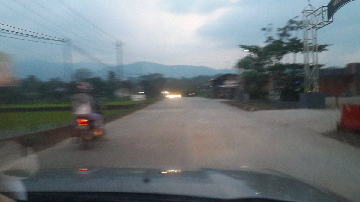 Jalanan di Belik Pemalang-Purbalingga lebar dan halus..hati2 jalan licin saat masuk purbalingga,gerimis.spbu aman.