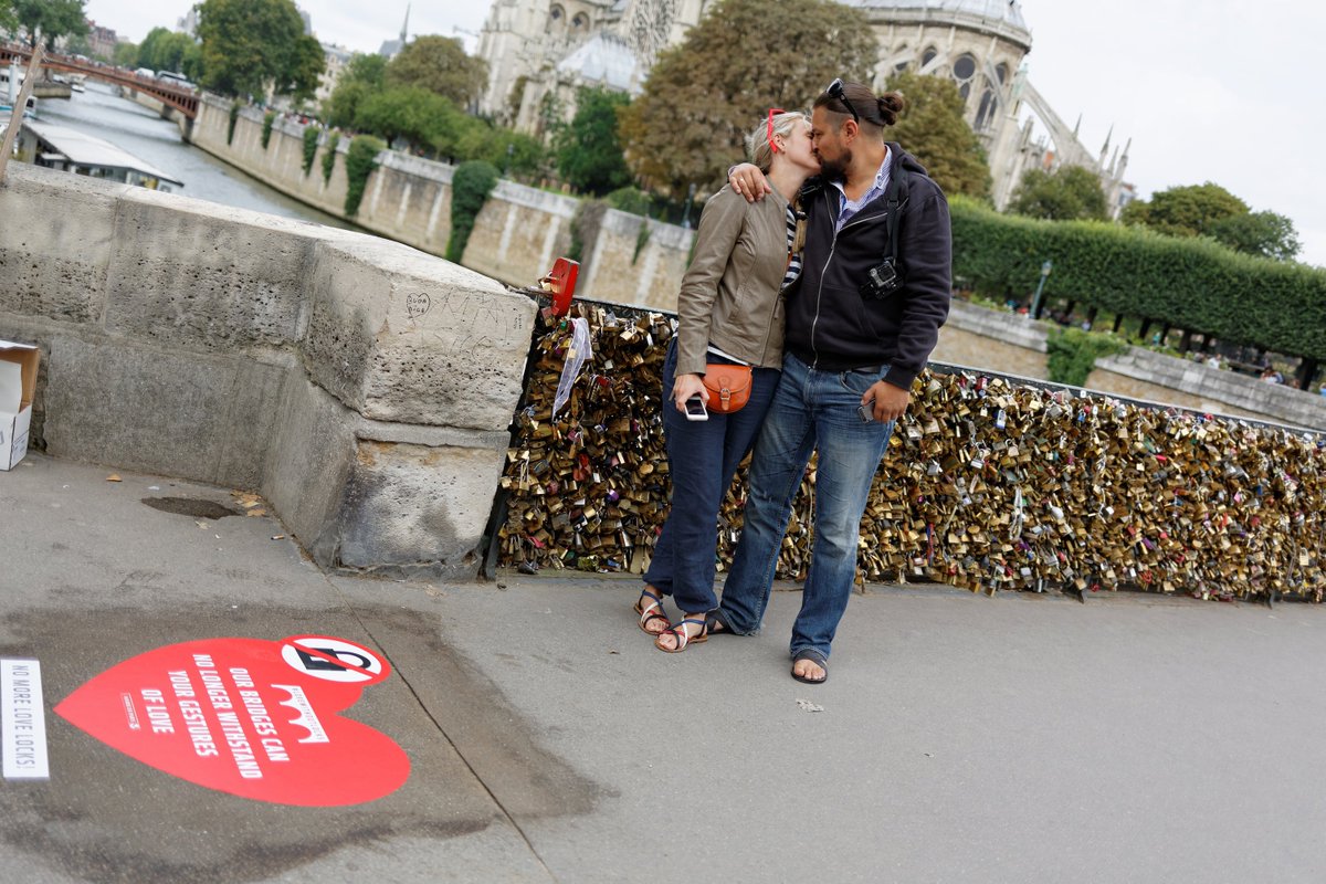 Paris tweet media