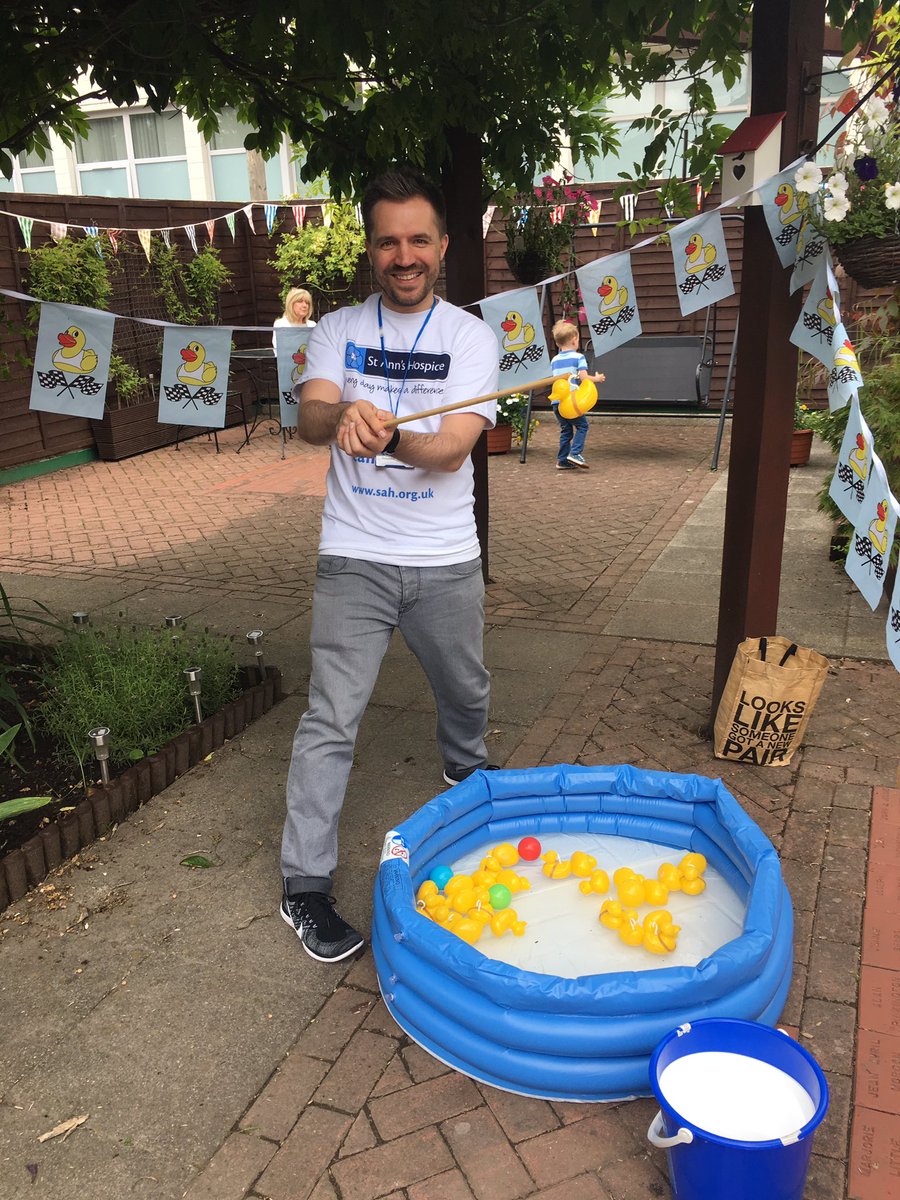 Hannah_jayne86's tweet photo. Our @AskNationwide volunteers having fun at our summer fair @StAnnsHospice ! #hookaduck #charity https://t.co/6F9V3N3mnd