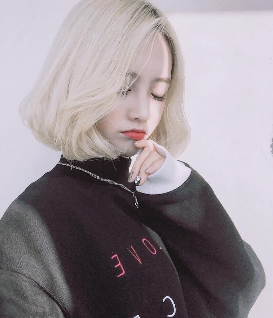 オルチャンinstagram Com 人気急上昇中の Momoc0ke ちゃん 黒髪がとても似合っていて かっこいい姿も可愛い姿も見られるオルチャン 私はおだんごのセルカがお気に入り オルチャン オルチャンメディア 韓国 オルチャンメイク T Co
