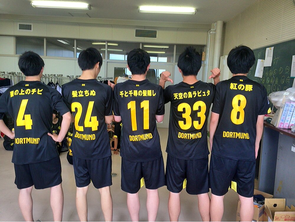 及川涼太 どうもー 司会やらせていただく おいきゃんこと おいかわりょうたですぅ 今年はこの5人で背ネーム をジブリシリーズにしてみました 千と千尋の髪隠し っていう 背ネームのtシャツ着てるので適当に話しかけてください うちわ 書いてくださ