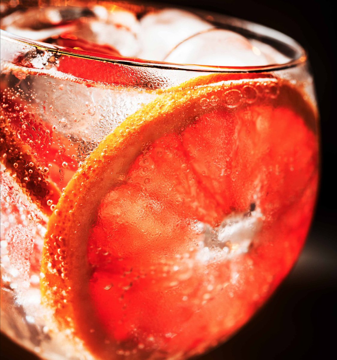 teaenriched's tweet photo. Celebrate #HamptonCourtFlowerShow with our #EarlGrey G&T infused with English Rose Petals #FloralFun #TeaEnriched https://t.co/Xf8BZPnr74