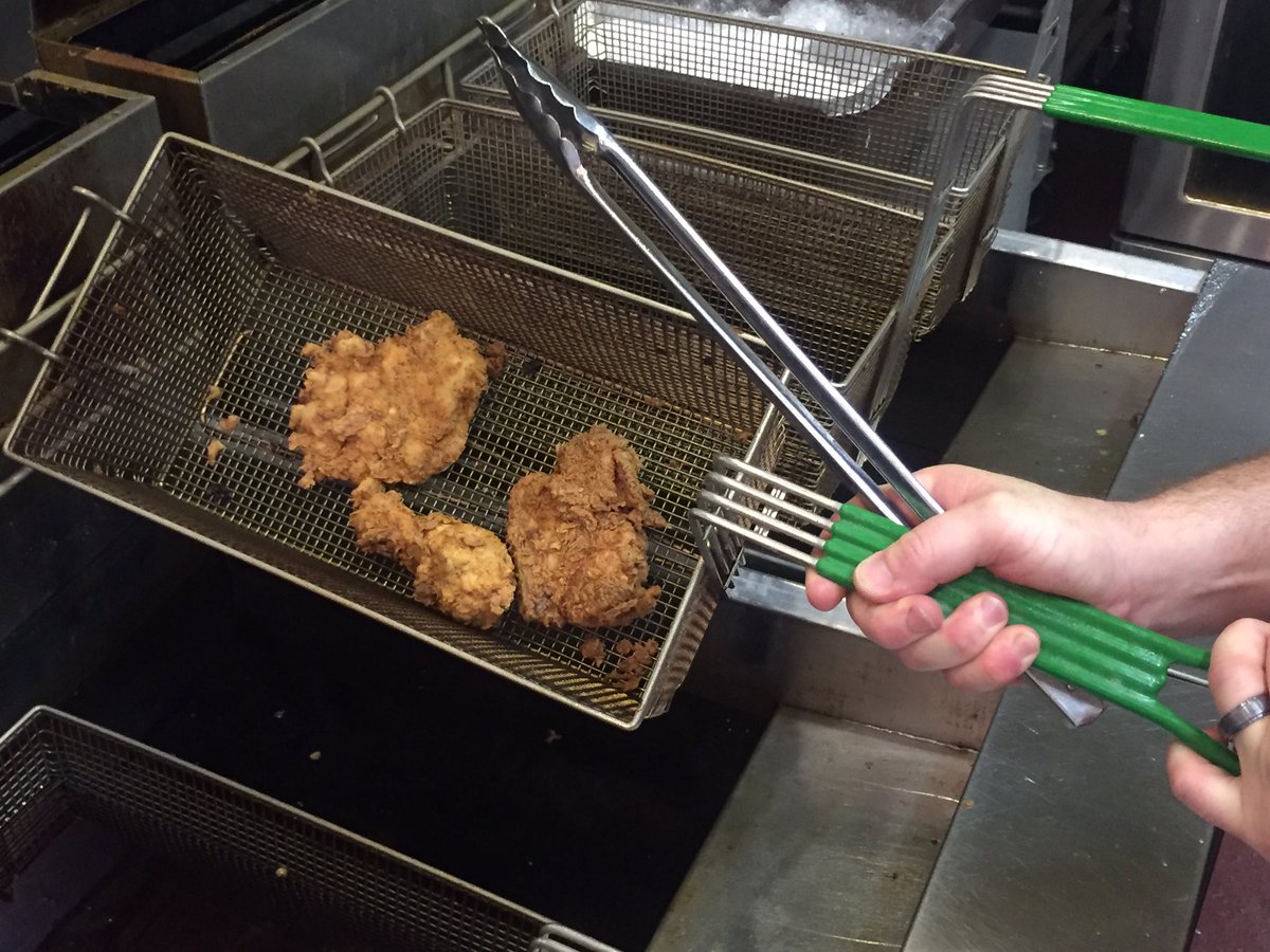 Our chicken is fresh out of the fryer here <a href="/HandHMacon/">H&H Soul Food</a>. As we celebrate #NationalFriedChickenDay <a href="/WGXAnews/">WGXA</a>