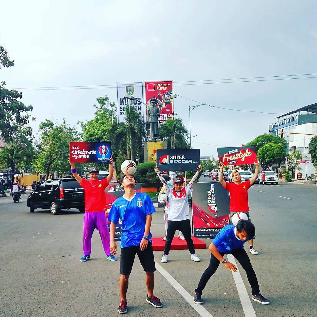 LoadFs_jogja's tweet photo. Selamat malam, selamat hari lebaran, selamat bermaaf-maafan ya guys ! https://t.co/XDvc88eJFq