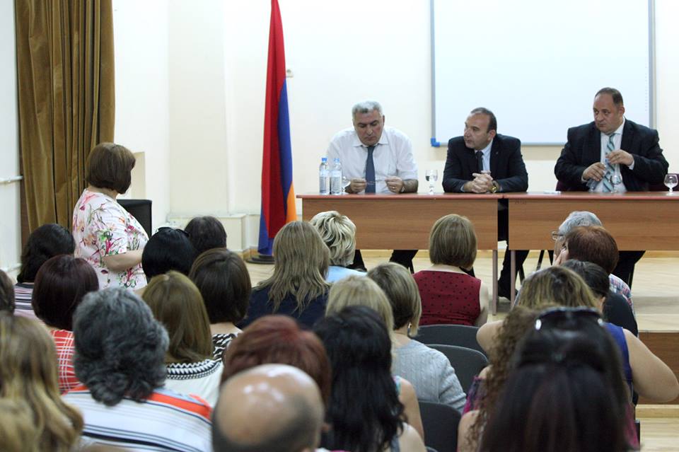 NCET_KTAK's tweet photo. Լ. Մկրտչյան. Մենք պարտավոր ենք պահել և ուժեղացնել Վրաստանի հայկական դպրոցները https://t.co/ZvIZgAD1Ng #KTAK #ԿՏԱԿ https://t.co/yxGRLvWcFW