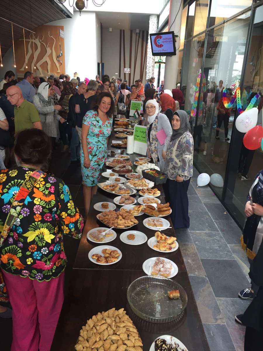 kamel_rita's tweet photo. Geslaagde en drukke middag! Dank aan de vrouwen die voor alle lekkers hebben gezorgd #multiculti #leven #verbinden https://t.co/FgBtND0fB2