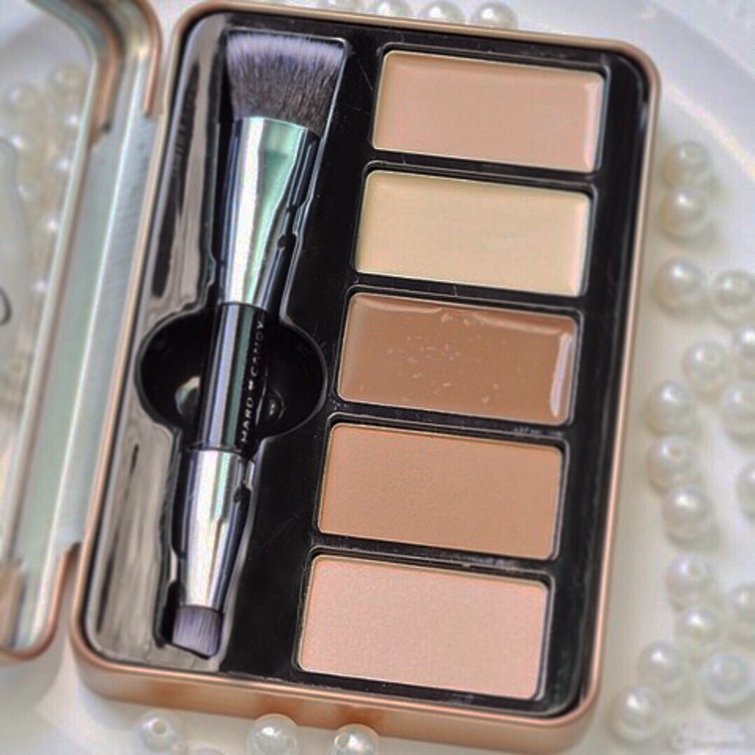 HardCandyLife's tweet image. #HardCandyLife means easy contours. 👀 #LookPro #Contour Palette makes it easy as 1,2,3...4,5. ✨💁🏻
📸 by @beebeauty017