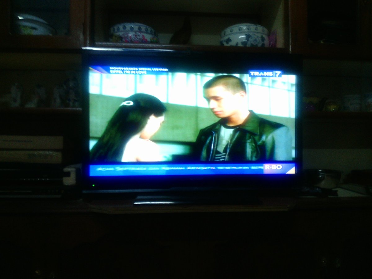 melfayunS's tweet photo. Film jadul bgt :D lucu jg trnyta pas ditayangin d tv lg. Tp ttp asik kog, ga bosan
#EiffelI'minLove #adittita #movie https://t.co/HliKj7q85p